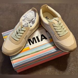Mia shoes. Girls LGK430. 13m brown/tan